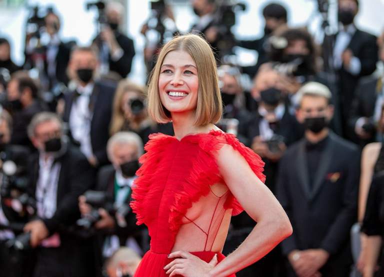 Rosamund Pike’s Stunning Cannes Appearance: Eye-Catching Fashion Moments