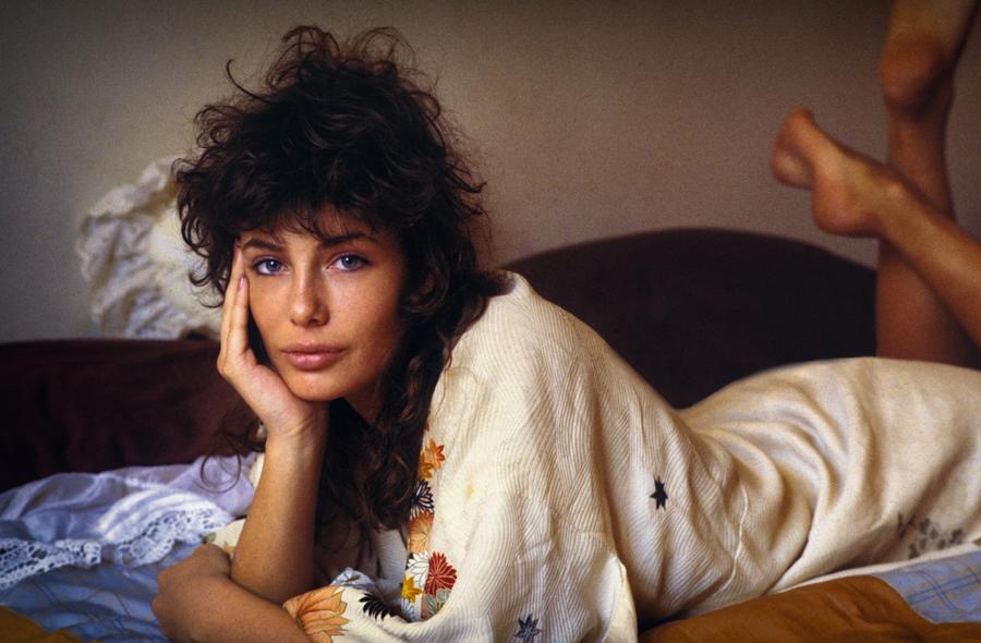 Kelly LeBrock’s 2023 Net Worth Revealed: How the ’80s Star Built Her Fortune