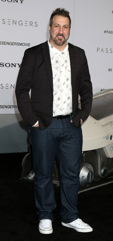 Discover Joey Fatones Height: 5 11 (181 cm)