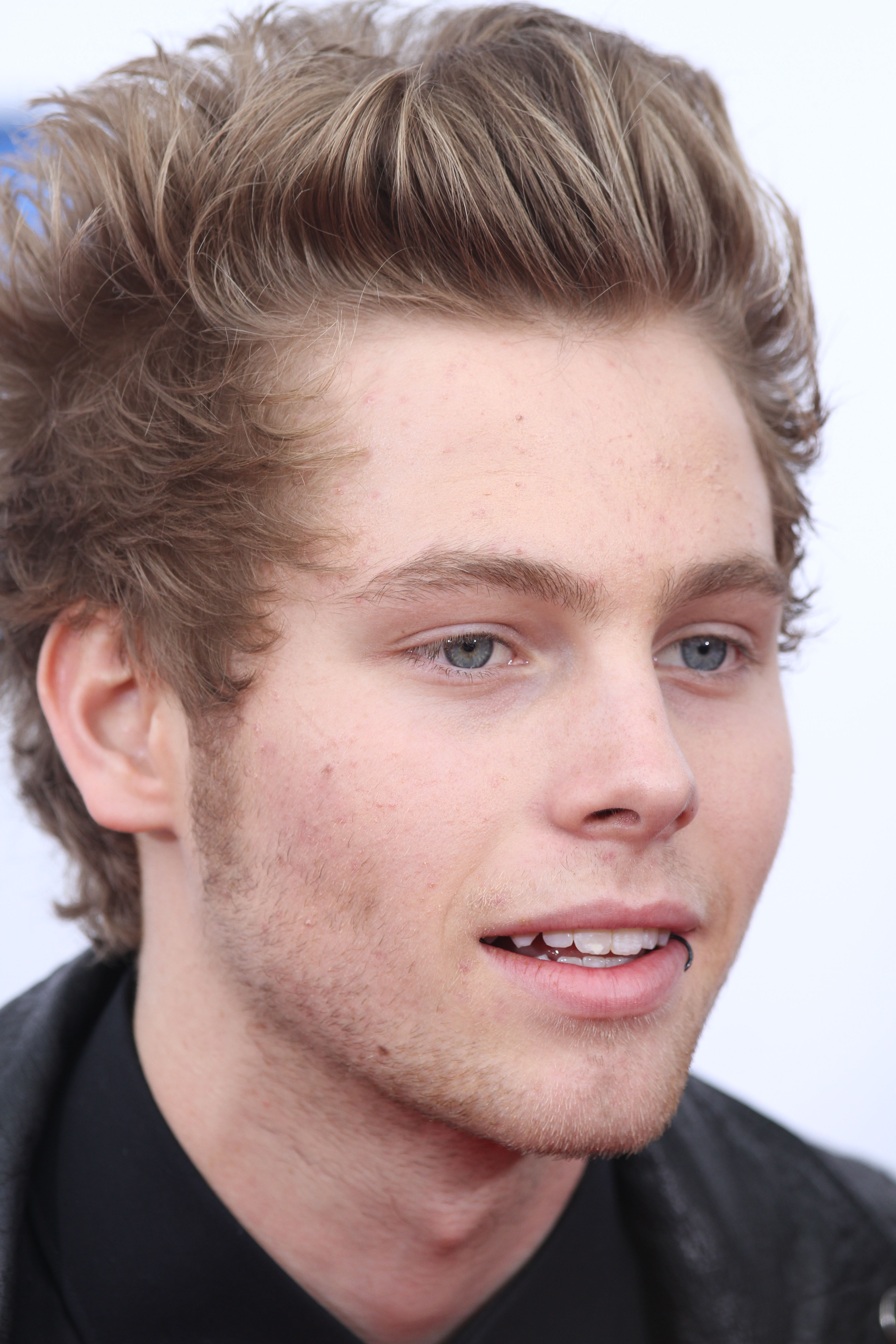Luke Hemmings Net Worth 2024: The Wealth of 5SOS Lead Vocalist Explained