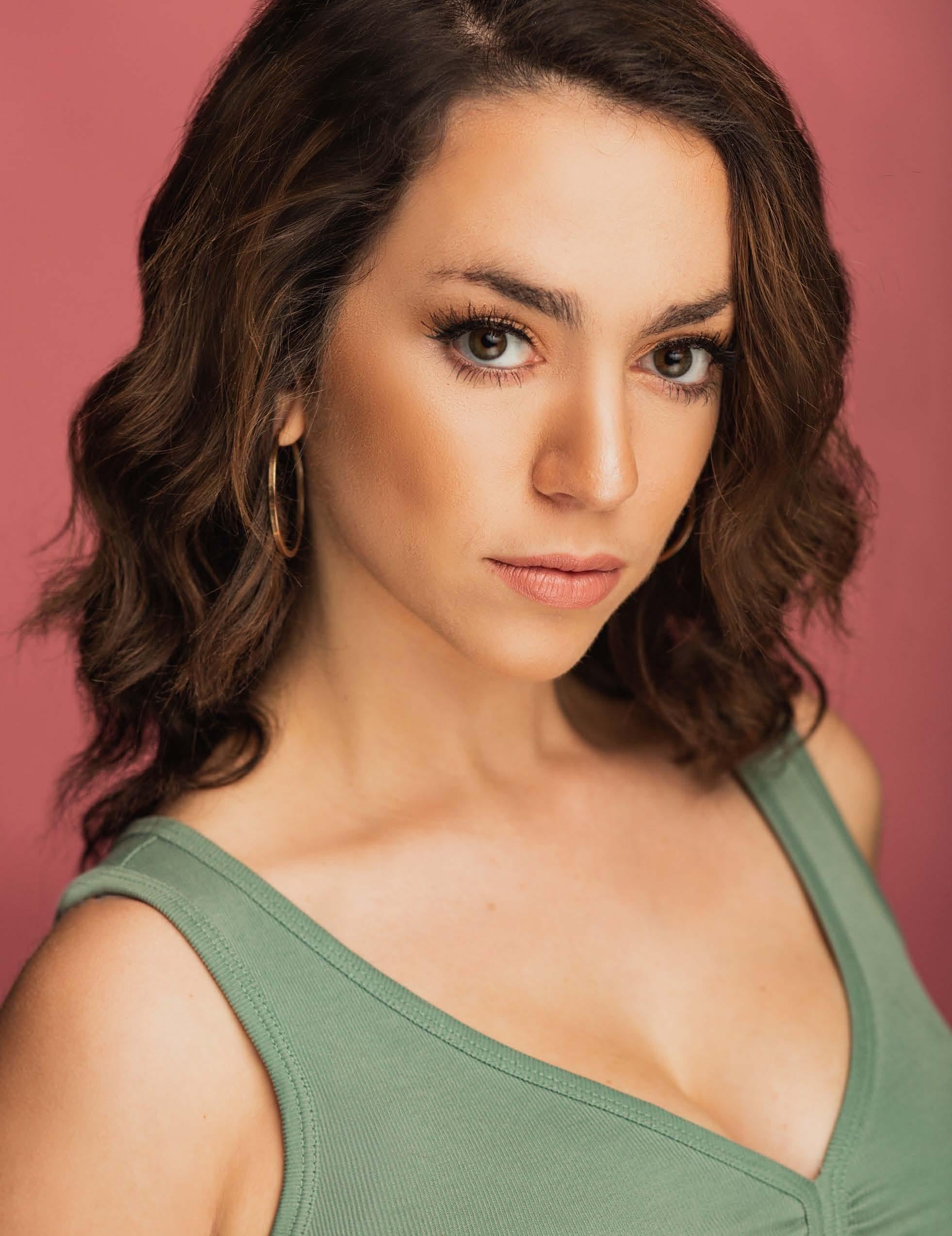 Unveiling Amy Lees Captivating Eye Color: A Look into Her Unique Appearance