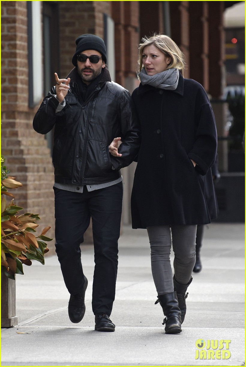 Oscar Isaacs Romantic Day Out with Maria Miranda in New York City