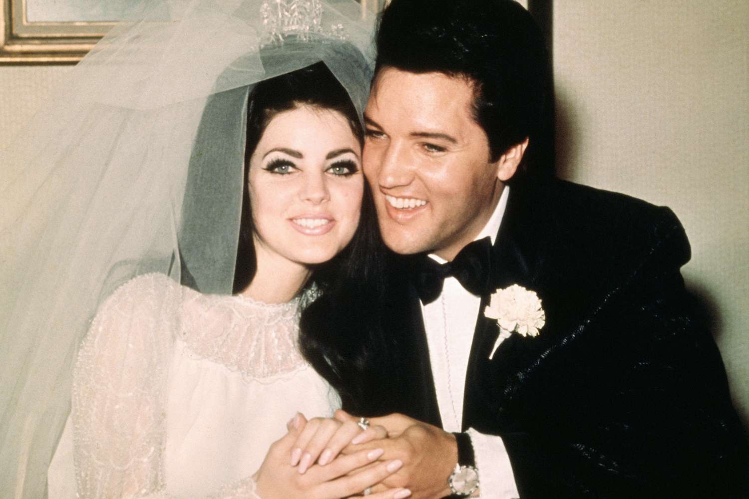 Elvis Wedding Suit: Iconic Style for Your Vegas Nuptials