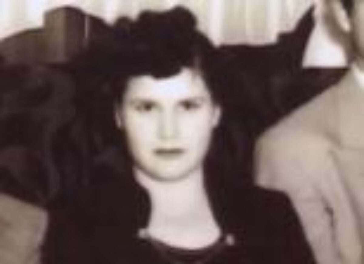 Daphne Demar Caravageli: Angie Harmons Mom, Early Life and Career